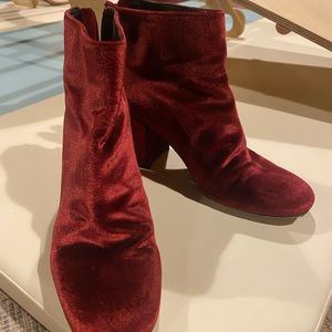 Stuart Weitzman mint condition burgundy velvet boots